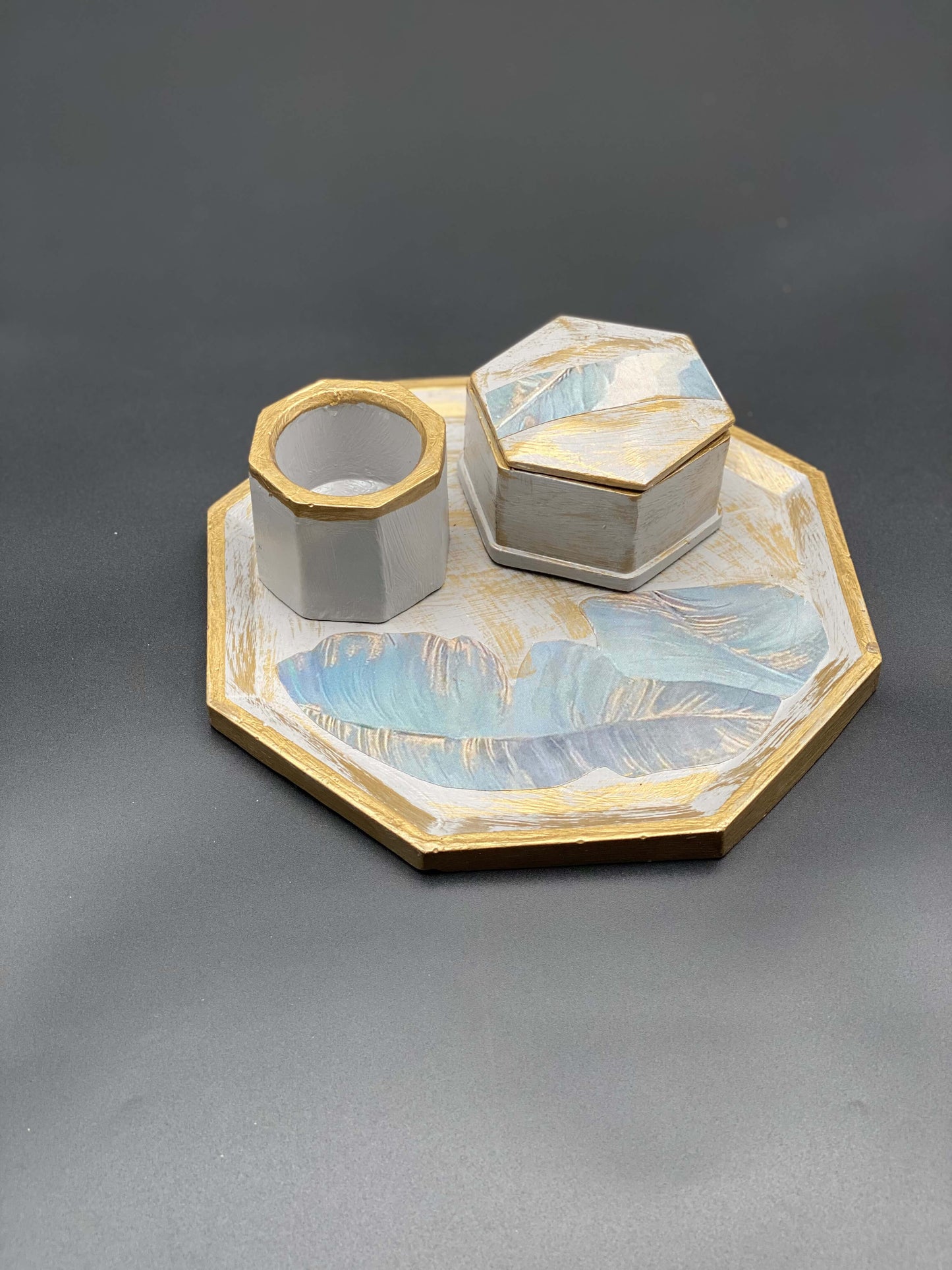 Elegant Octagon Concrete Set – Handcrafted White & Gold with Feather Motif